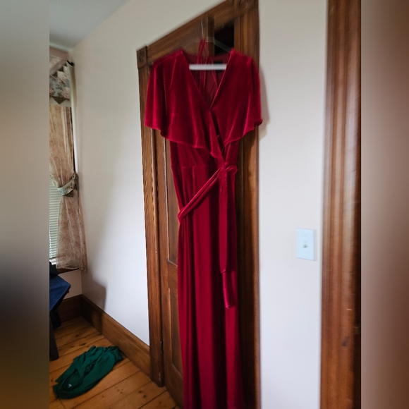 Long red dress - Picture 1 of 2